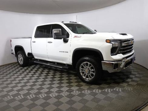 Used 2025 Chevrolet Silverado 3500 LTZ w/ LTZ Plus Package image 4