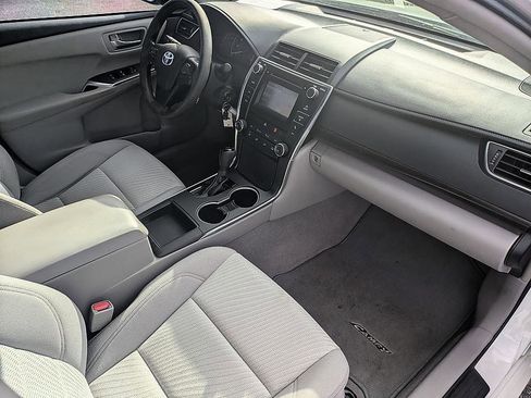 Used 2015 Toyota Camry LE image 35