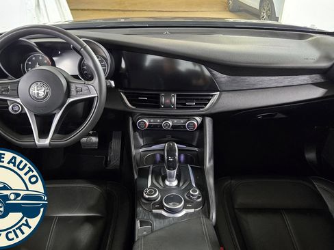 Used 2019 Alfa Romeo Giulia AWD image 30