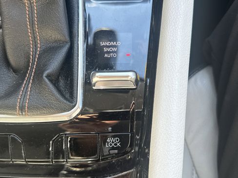 Used 2022 Jeep Compass Limited image 14