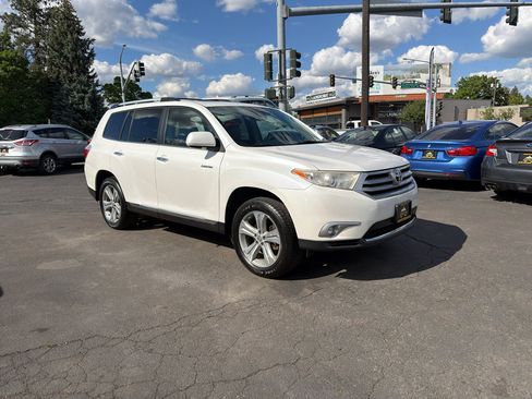 Used 2012 Toyota Highlander Limited w/ Tow Pkg AWD/4WD image 10