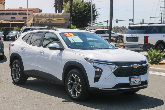 Used 2024 Chevrolet Trax LT FWD image 3