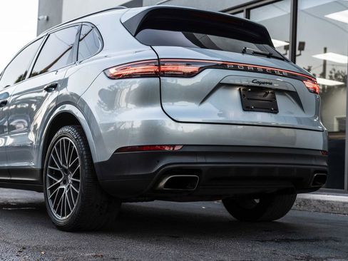 Used 2020 Porsche Cayenne AWD/4WD image 12