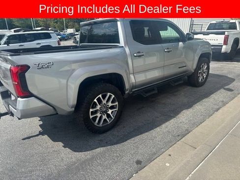 Used 2025 Toyota Tacoma TRD Sport AWD/4WD image 5