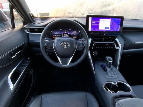 Used 2023 Toyota Venza Limited image 6