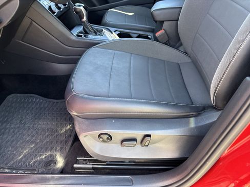 Used 2022 Volkswagen Taos SE image 19