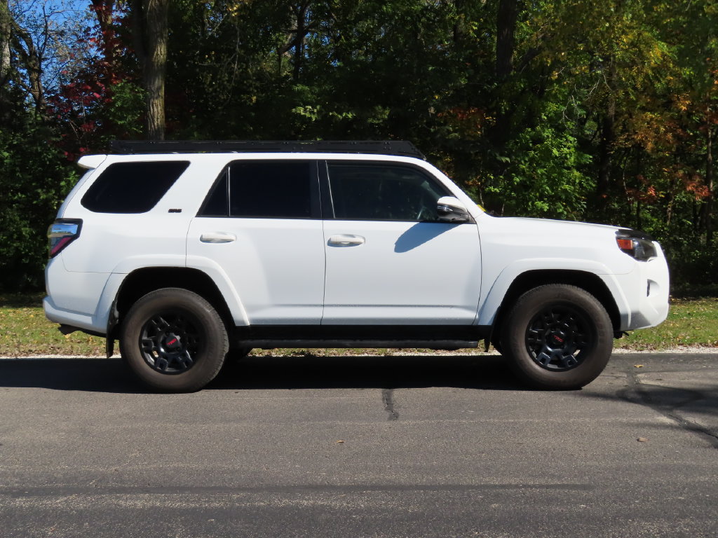 Used 2024 Toyota 4Runner SR5 Premium w/ Moonroof Package AWD/4WD image 2