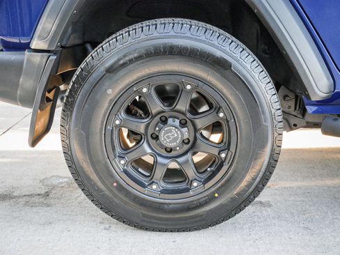 Used 2018 Jeep Wrangler Unlimited Sport image 13