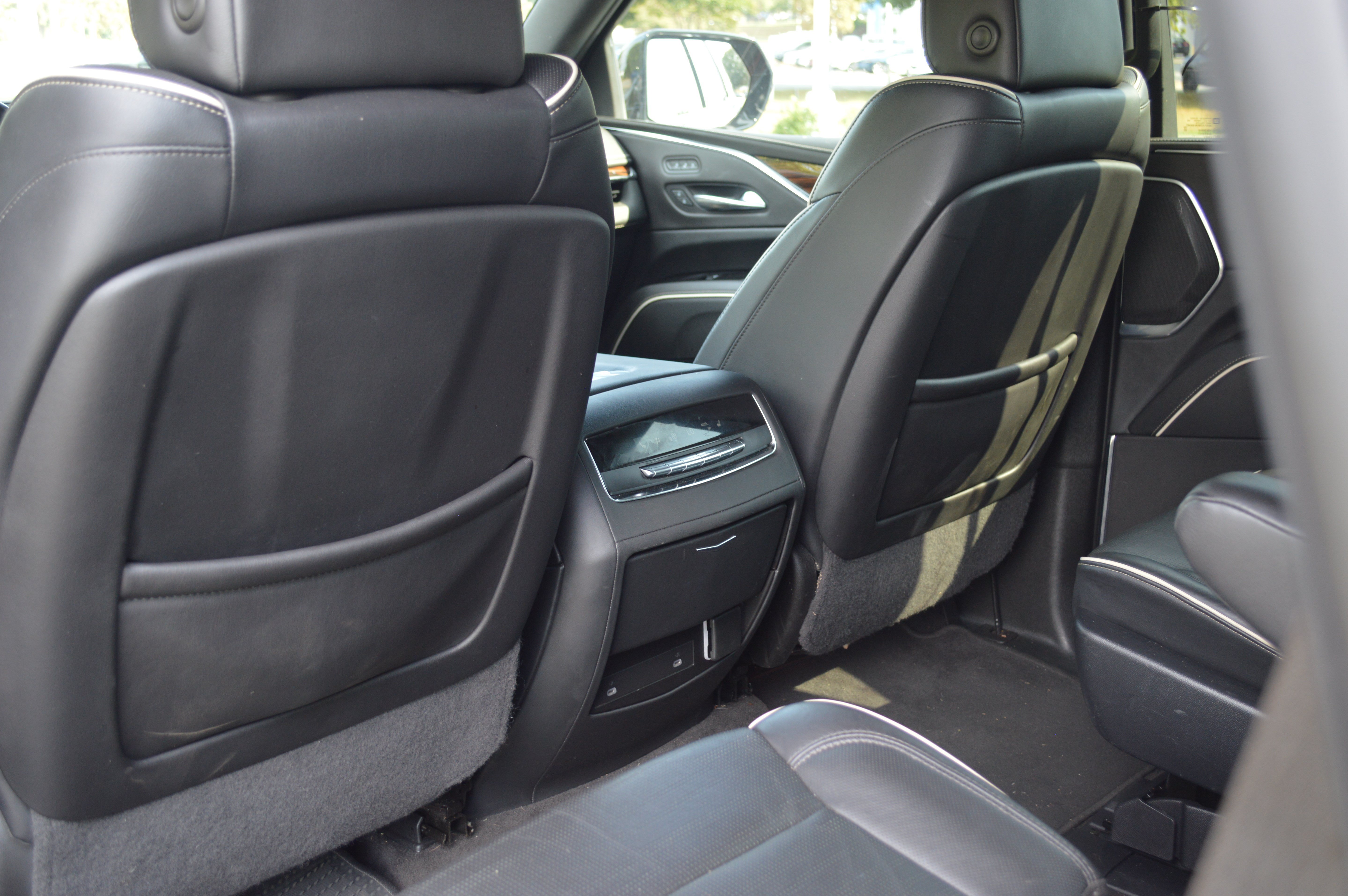 Used 2022 Cadillac Escalade Premium Luxury w/ Performance Package AWD/4WD image 27