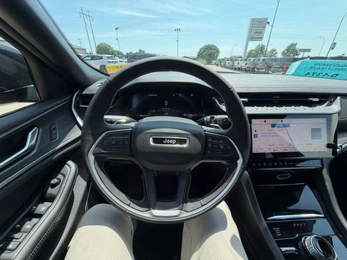 New 2026 Jeep Grand Cherokee L Limited AWD/4WD image 17