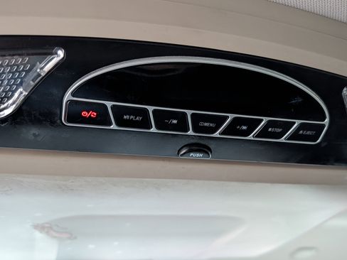 Used 2018 Chrysler Pacifica Touring-L image 40