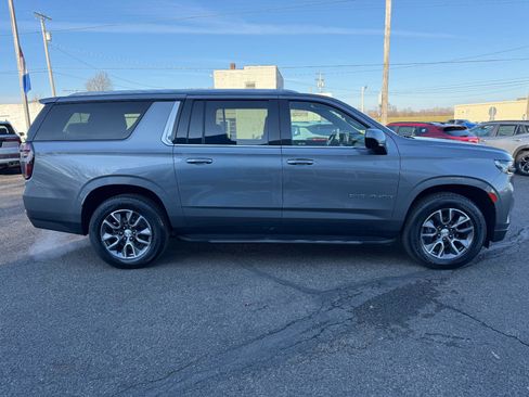Used 2021 Chevrolet Suburban LS w/ Driver Alert Package image 4