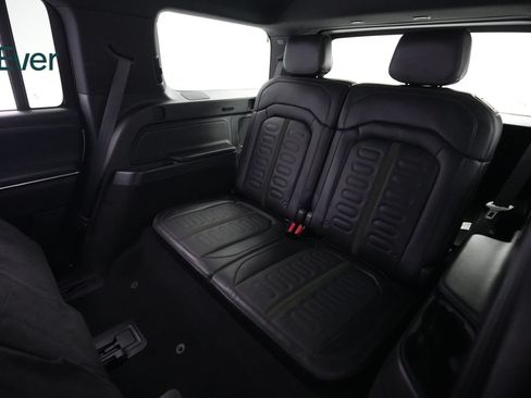 Used 2025 Rivian R1S Adventure AWD/4WD image 25