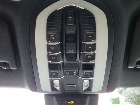Used 2023 Porsche Macan Turbo AWD/4WD image 25
