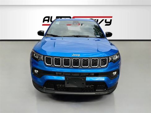 Used 2025 Jeep Compass Latitude image 2