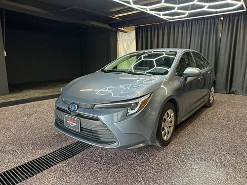 Used 2023 Toyota Corolla LE FWD image 3