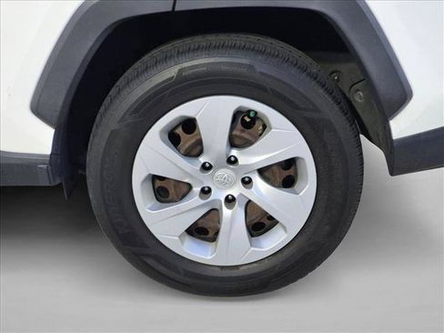 Used 2020 Toyota RAV4 LE FWD image 6