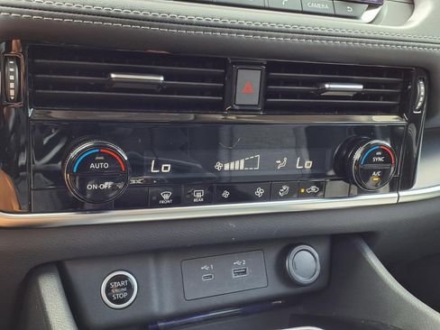 Used 2023 Nissan Rogue SV FWD image 19