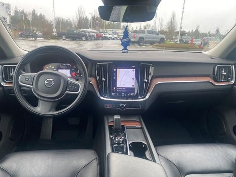 Used 2022 Volvo S60 B5 Momentum w/ Advanced Package image 6