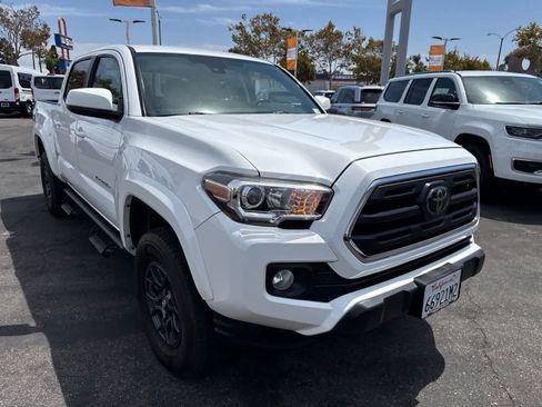 Used 2018 Toyota Tacoma SR5 AWD/4WD image 8