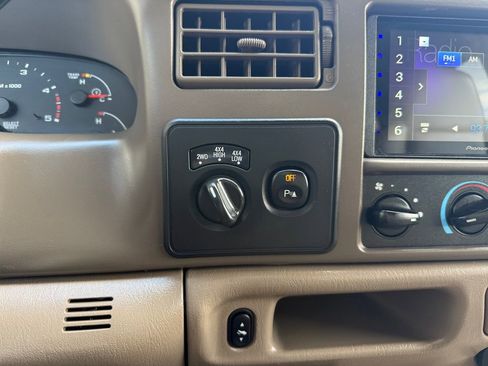 Used 2004 Ford F350 Lariat AWD/4WD image 28