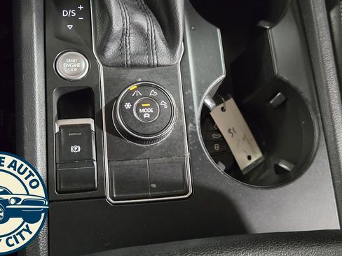 Used 2018 Volkswagen Atlas SE AWD/4WD image 18