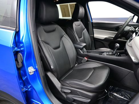 Used 2025 Jeep Compass Limited image 13