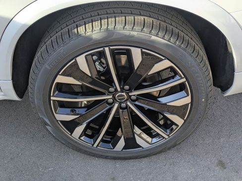 New 2026 Volvo XC60 B5 Plus w/ Climate Package image 17