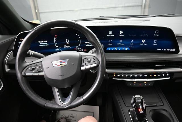 Used 2024 Cadillac XT4 Premium Luxury w/ Cold Weather Package AWD/4WD image 12