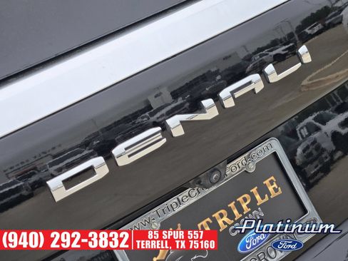 Used 2025 GMC Yukon Denali AWD/4WD image 11