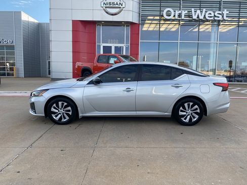Used 2024 Nissan Altima 2.5 S image 2
