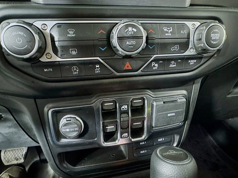 Used 2021 Jeep Gladiator Sport AWD/4WD image 18