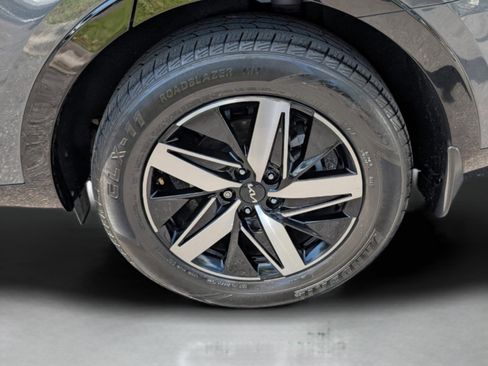 Used 2023 Kia Sorento S w/ Panoramic Sunroof Package FWD image 19
