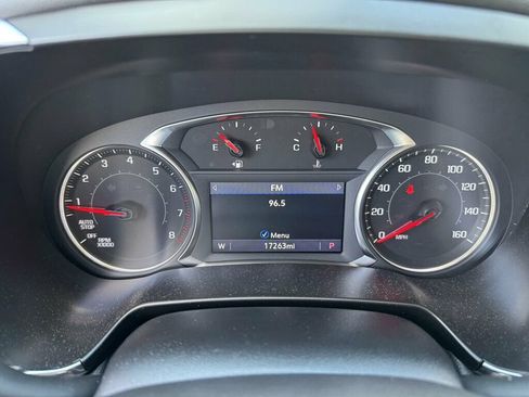 Used 2025 Chevrolet Blazer LT FWD image 4