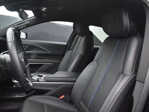 Certified 2024 Cadillac Lyriq Luxury AWD/4WD image 9