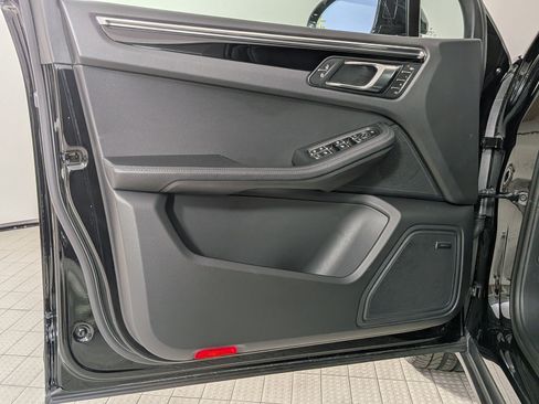 Certified 2026 Porsche Macan AWD/4WD image 14