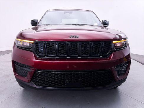 Used 2024 Jeep Grand Cherokee Altitude AWD/4WD image 12