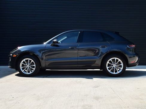 Certified 2025 Porsche Macan image 2