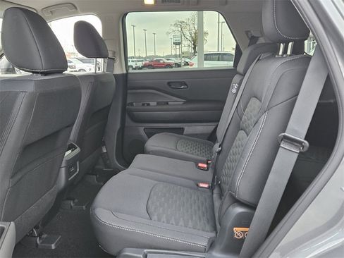 New 2025 Nissan Pathfinder SV image 4
