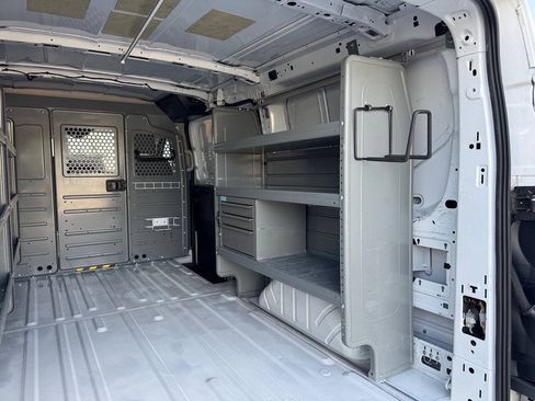 Used 2018 Ford Transit 250 130 Low Roof RWD image 11