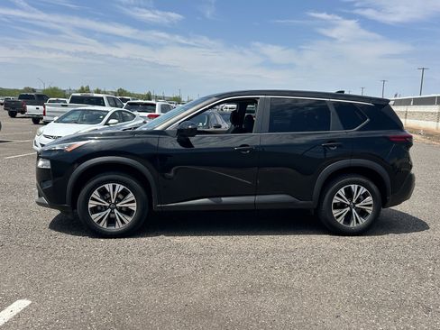 Used 2023 Nissan Rogue SV FWD image 2