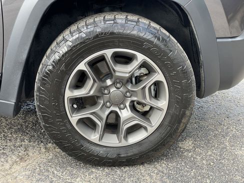 Used 2021 Jeep Cherokee Trailhawk AWD/4WD image 52