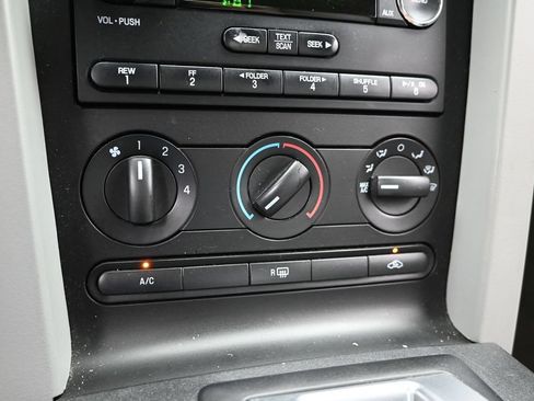 Used 2009 Ford Mustang Coupe RWD image 25