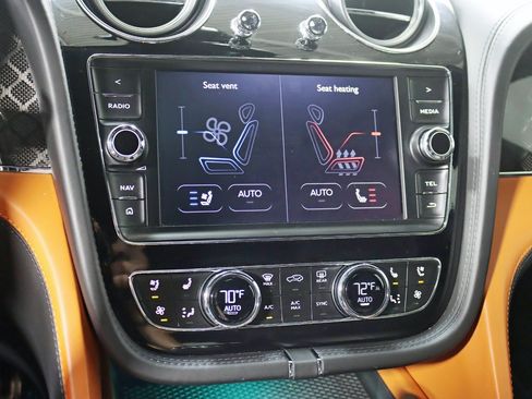 Used 2020 Bentley Bentayga Design Series AWD/4WD image 25