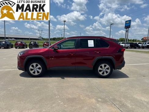 Used 2019 Toyota RAV4 LE AWD/4WD image 3