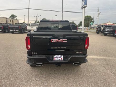 Used 2024 GMC Sierra 1500 AT4 w/ Technology Package AWD/4WD image 5