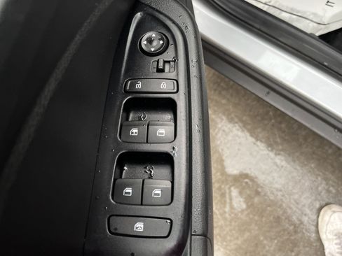 Used 2021 Hyundai Venue SE image 14