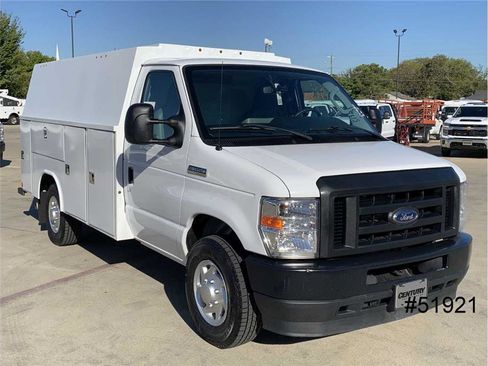 Used 2022 Ford E-350 and Econoline 350 Super Duty w/ Power Windows & Locks Group image 3