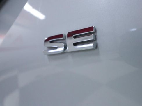 Used 2024 Mitsubishi Outlander SE image 35