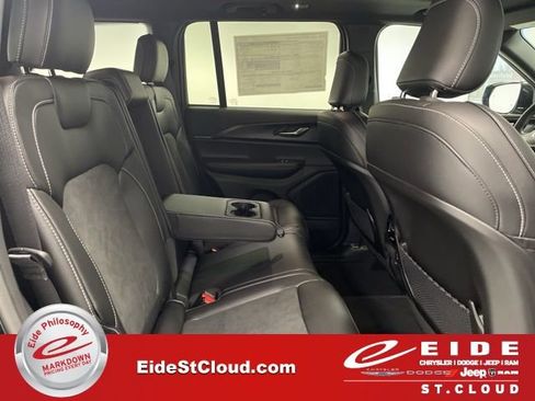 New 2025 Jeep Grand Cherokee Altitude w/ Trailer Tow Package image 31